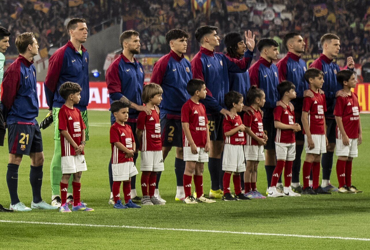 VAR 回放规则科普｜VAR 机制 哪些情况会回看、主裁场边复核与越位毫米争议如何处理｜米兰官方网站